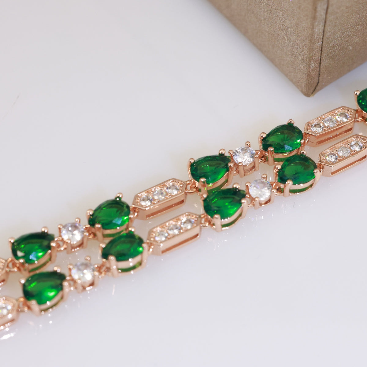 Green eye necklace