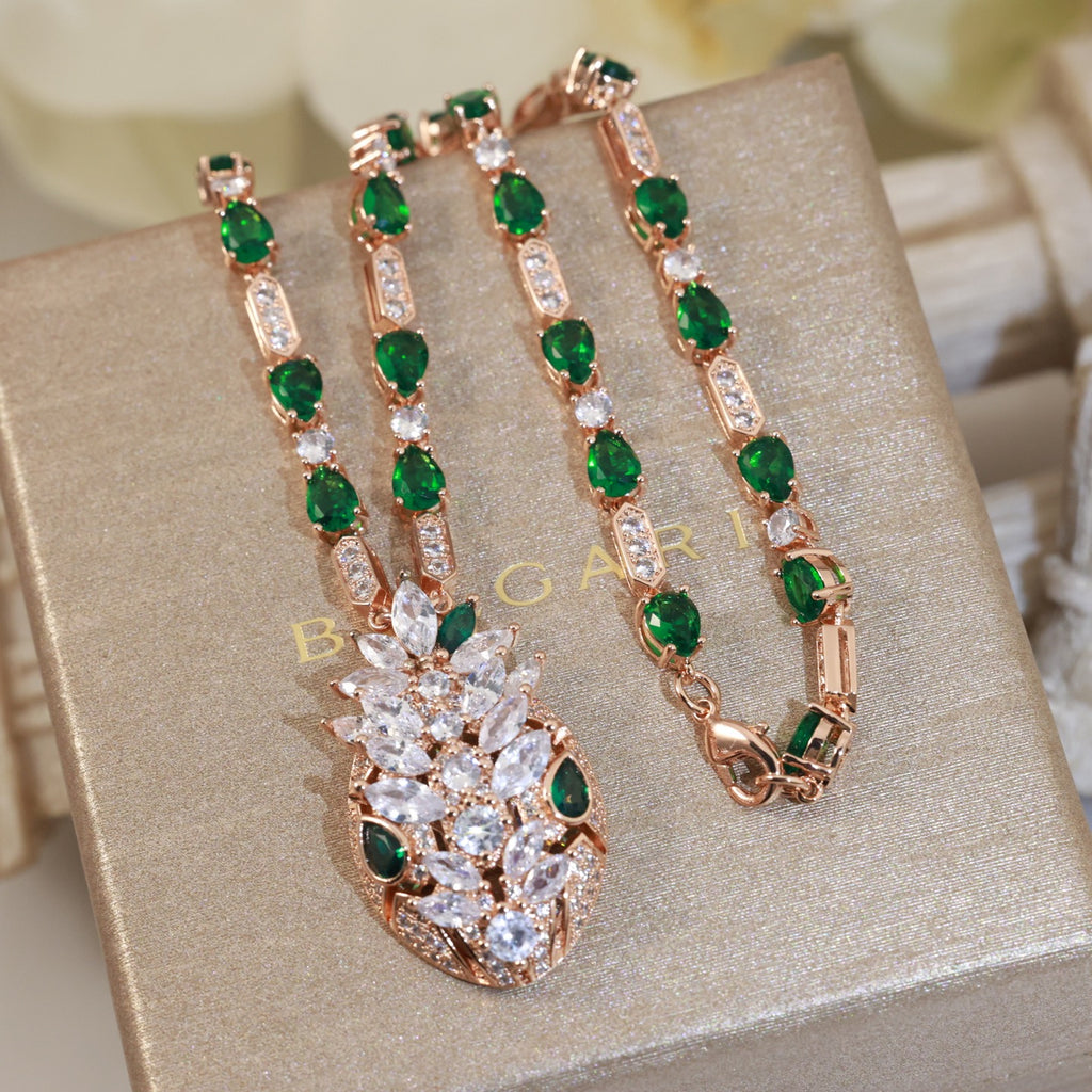 Green eye necklace