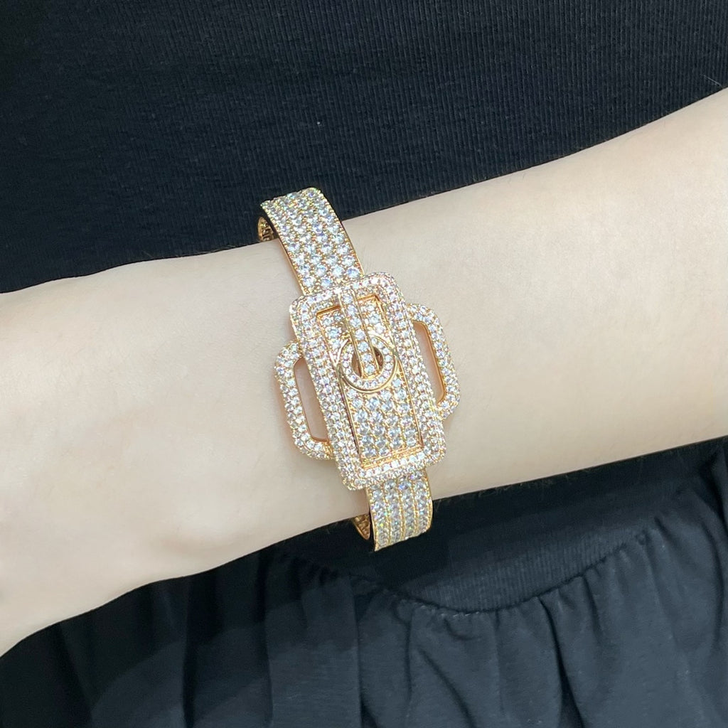 Gold buckle bracelet