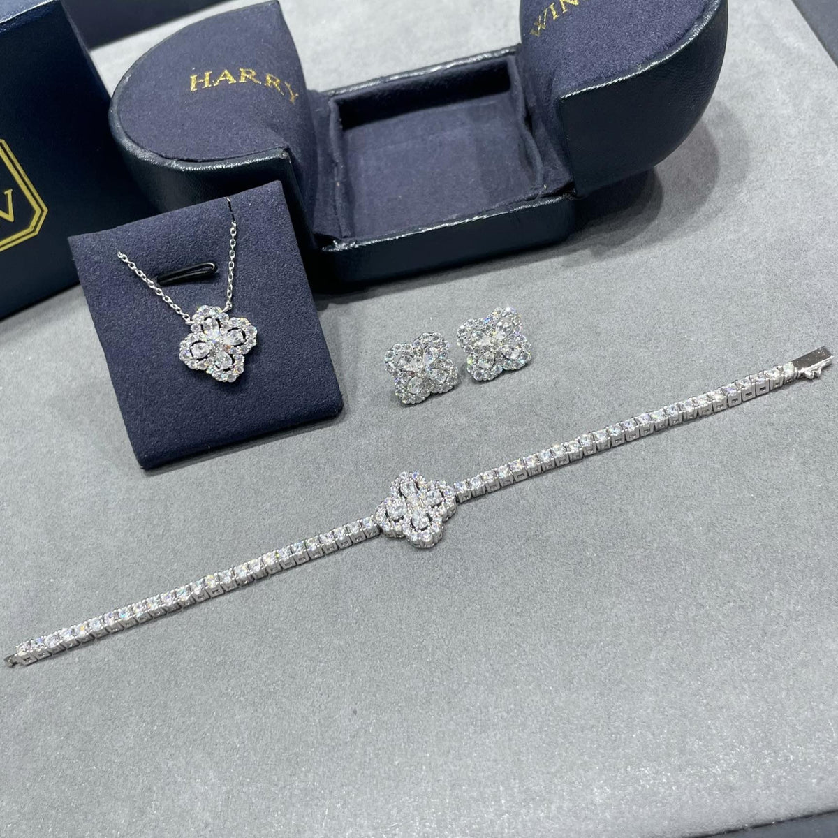 Flower bracelet