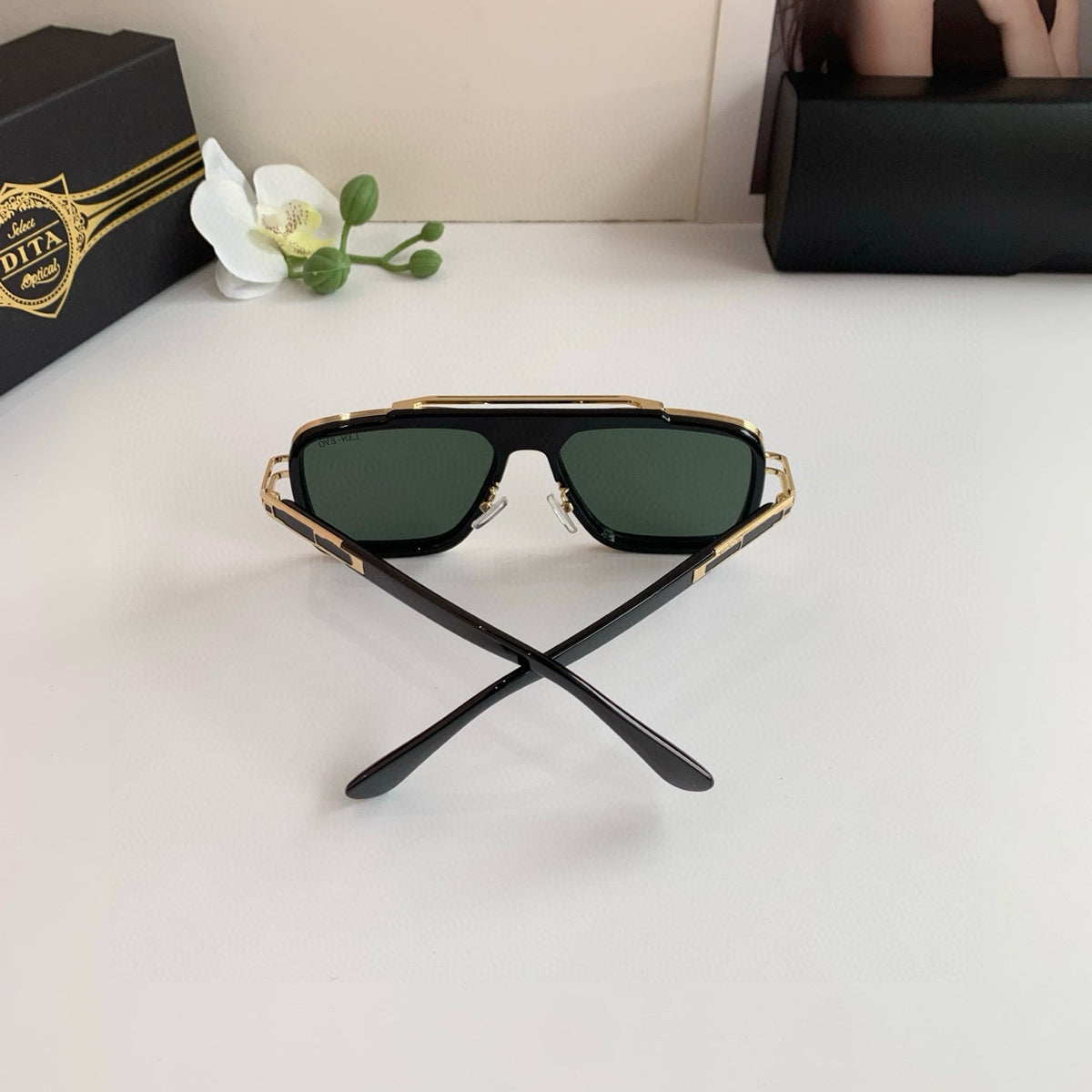 Square frame sunglasses