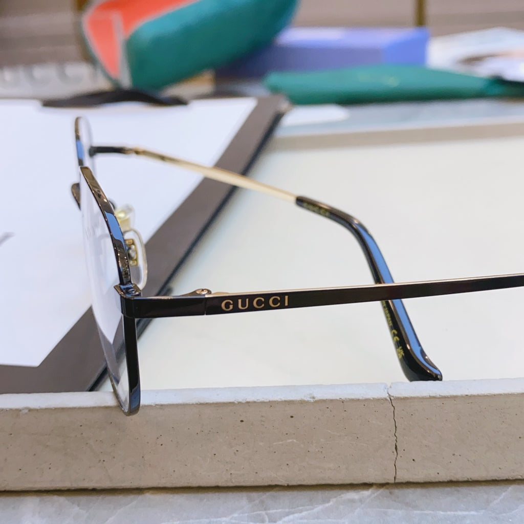 Novel glasses