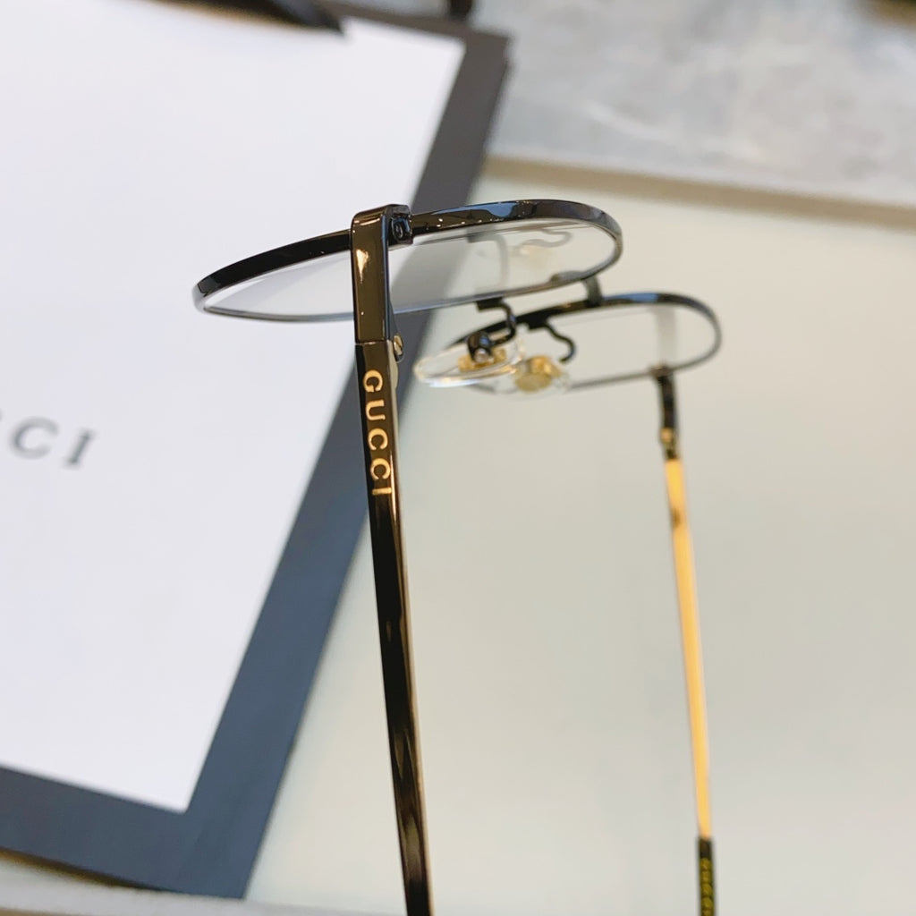 Novel glasses
