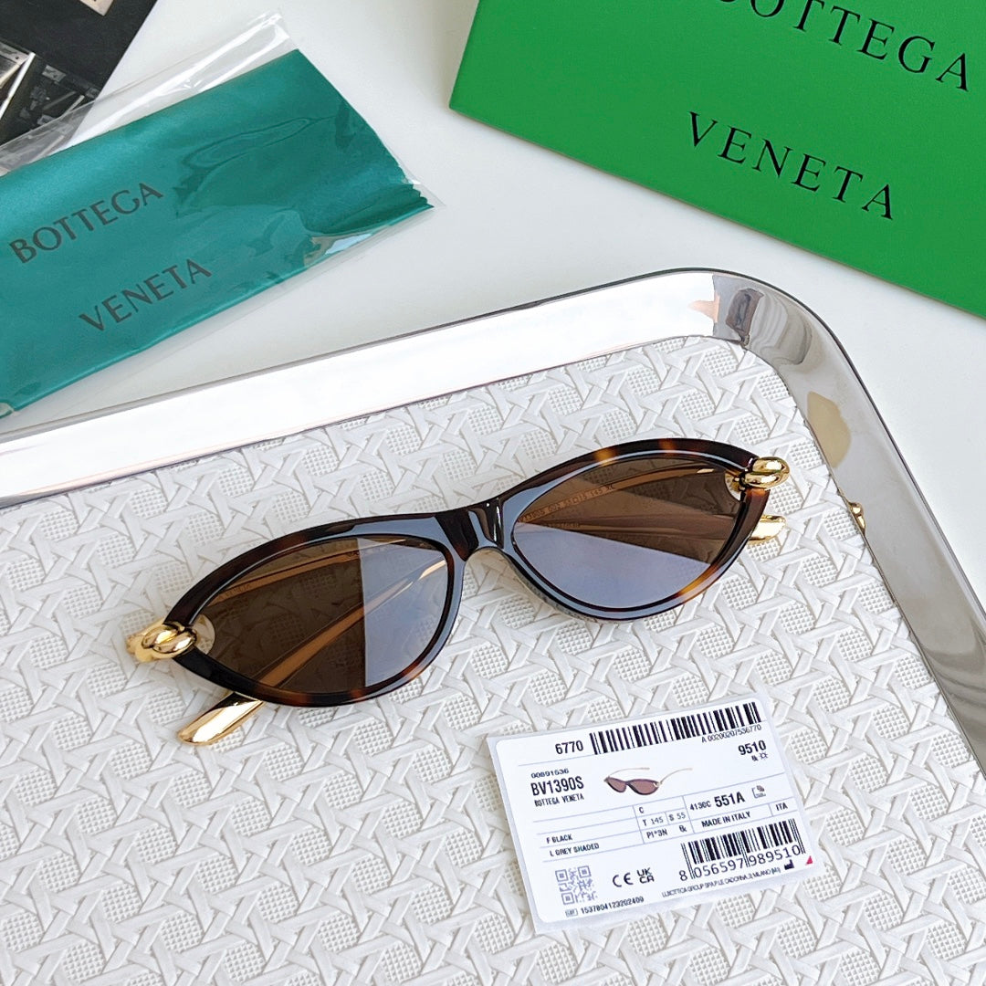 Personalized sunglasses