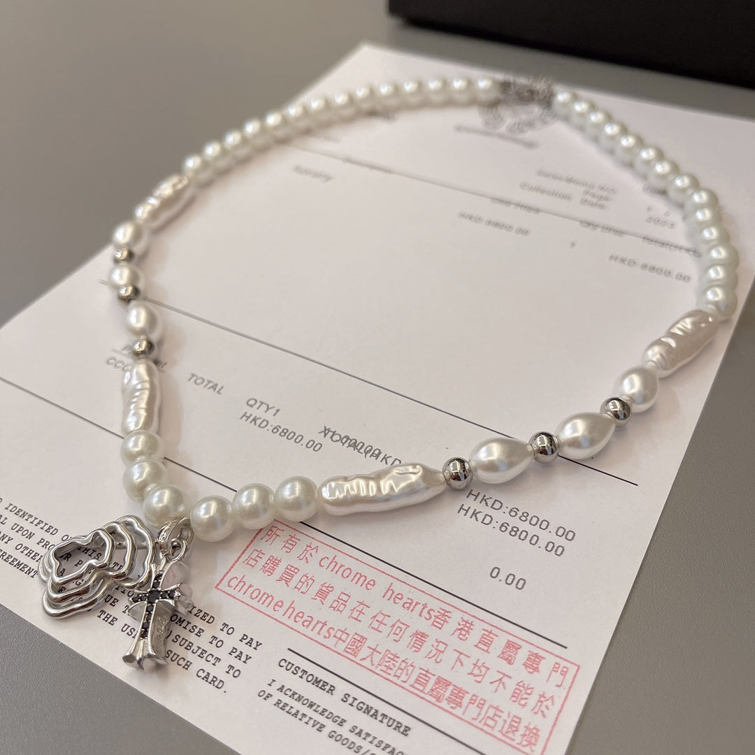 A timeless necklace