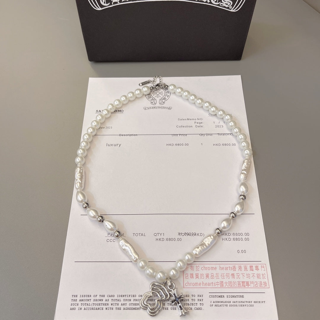 A timeless necklace