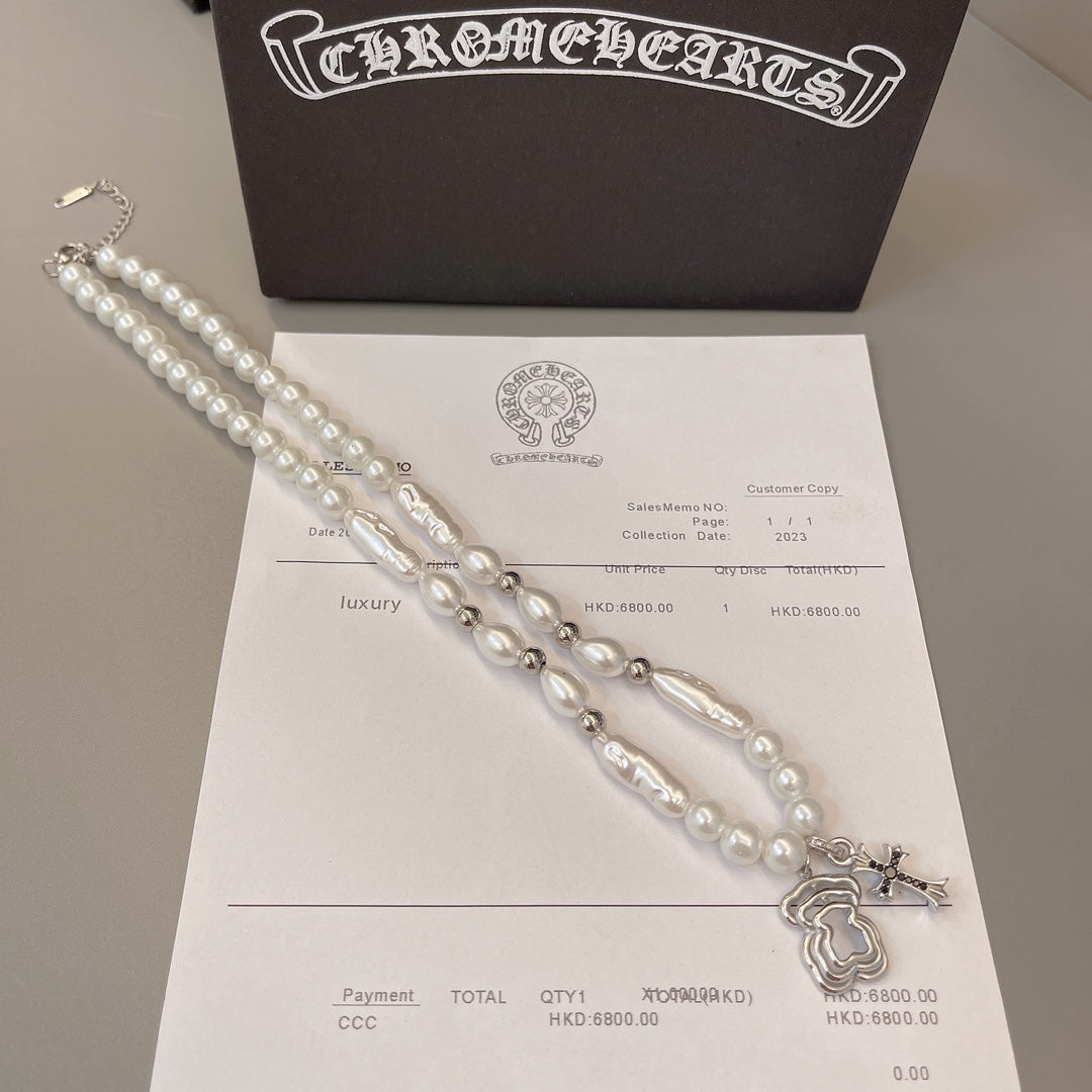 A timeless necklace