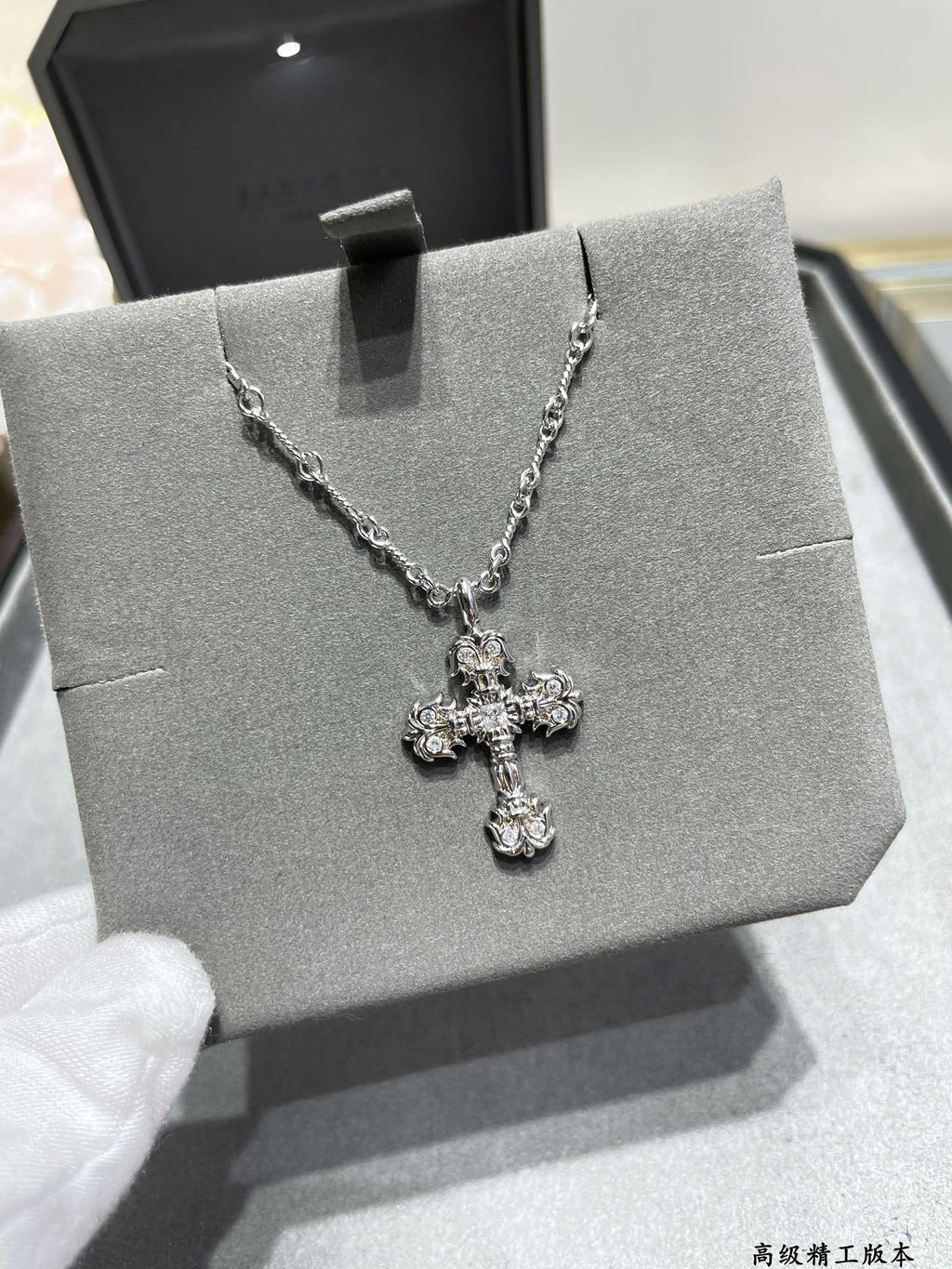 Simple classic necklace