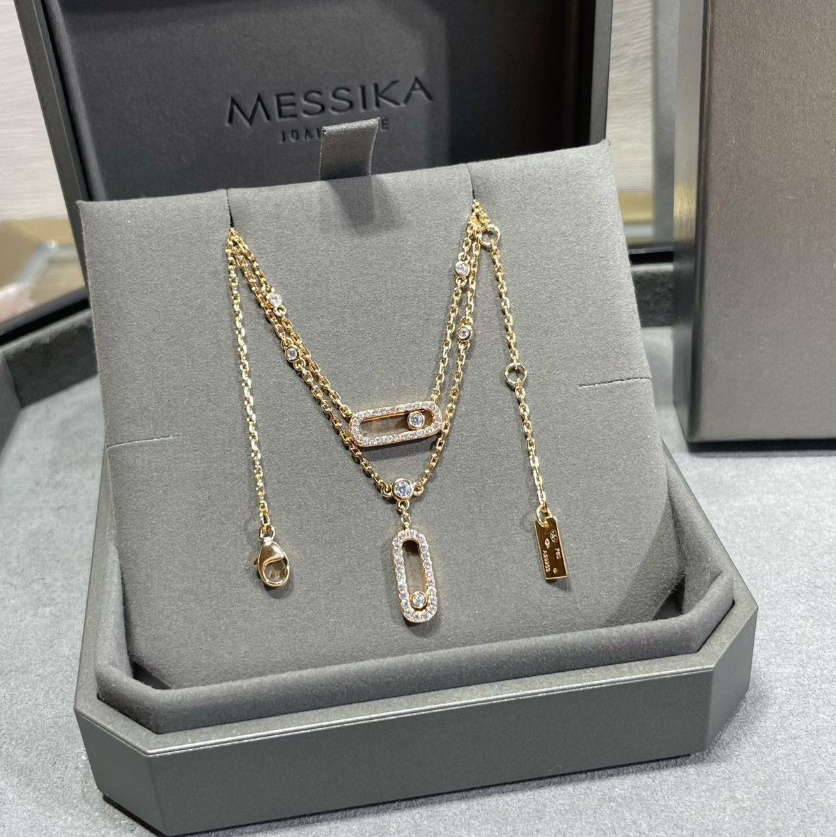 Double-layer dynamic necklace