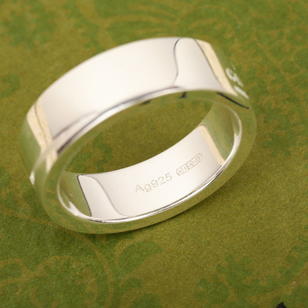 Simple and stylish single ring