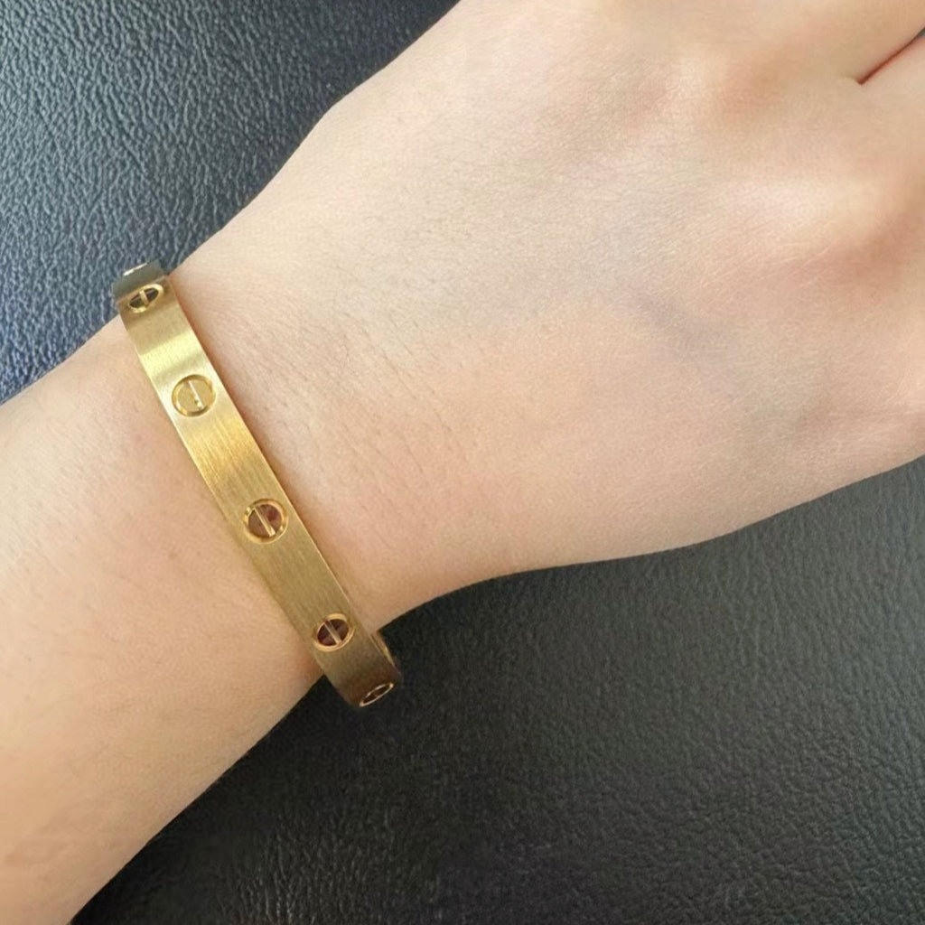 Wide diamond-free LOVE brushed bracelet