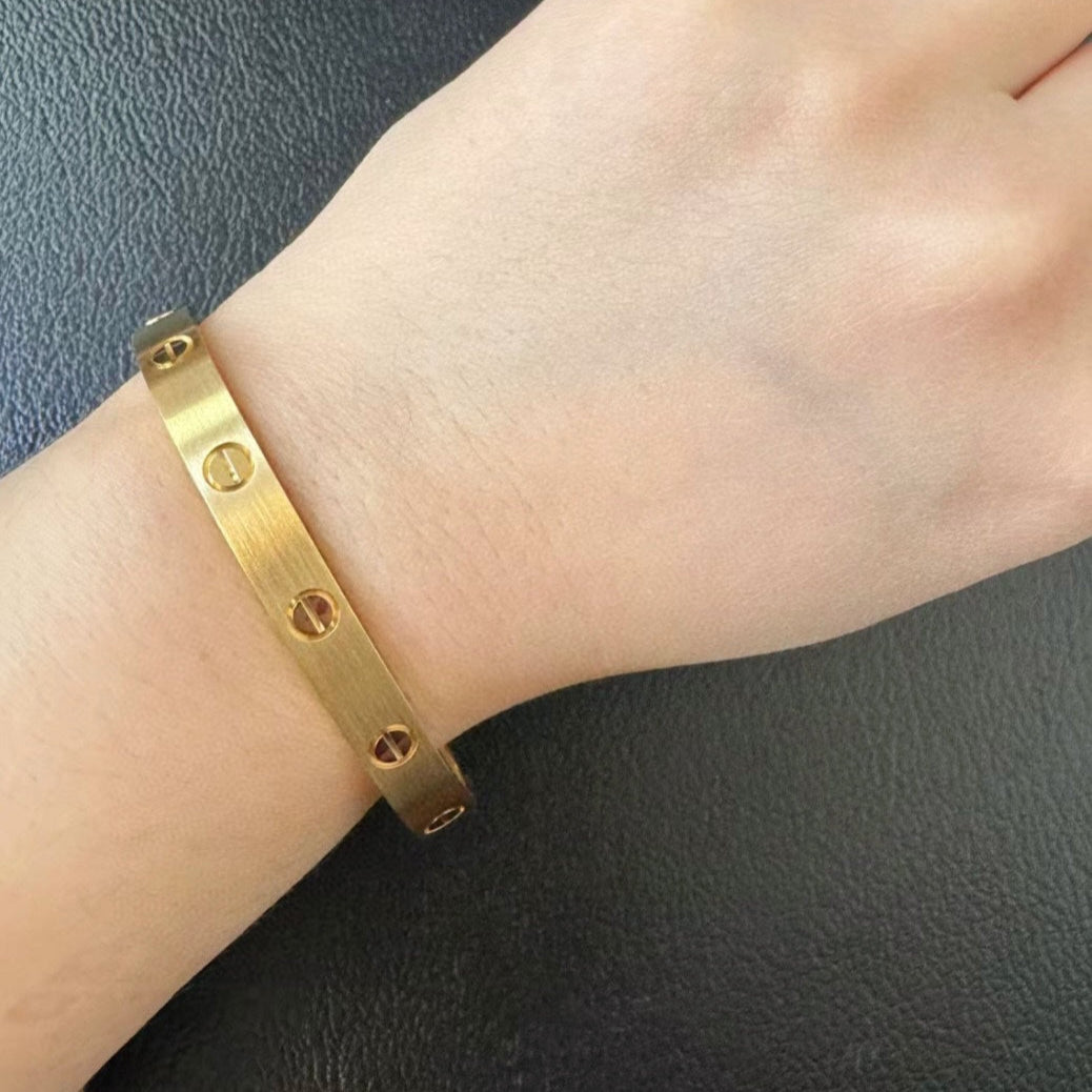 Wide diamond-free LOVE brushed bracelet