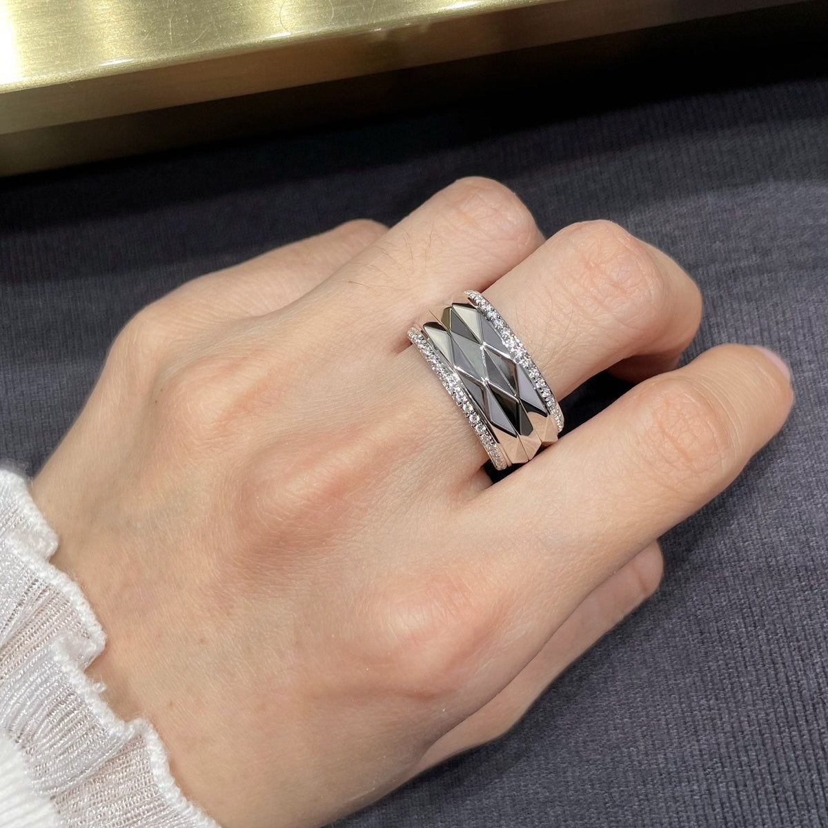 Extra wide angular ring
