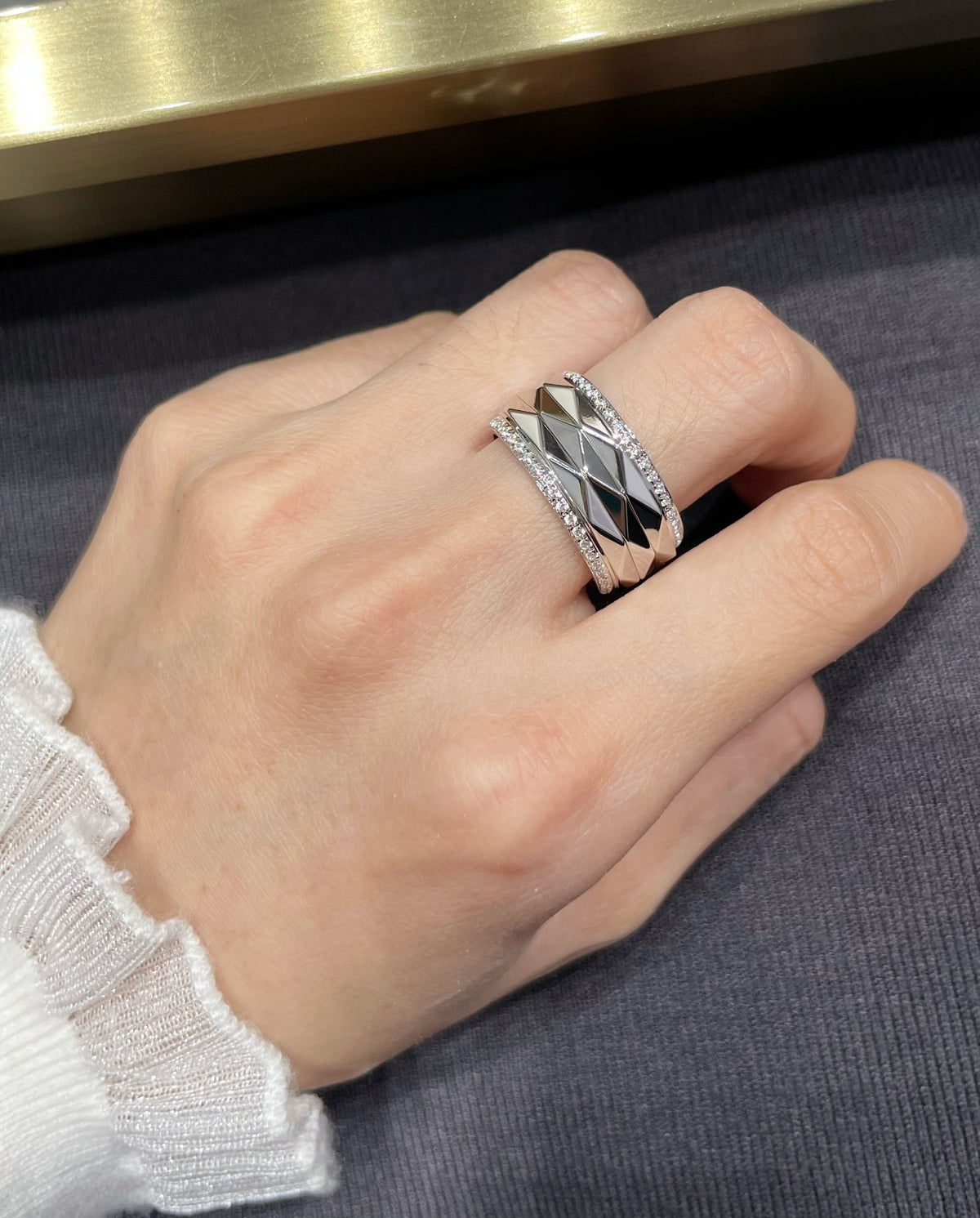 Extra wide angular ring