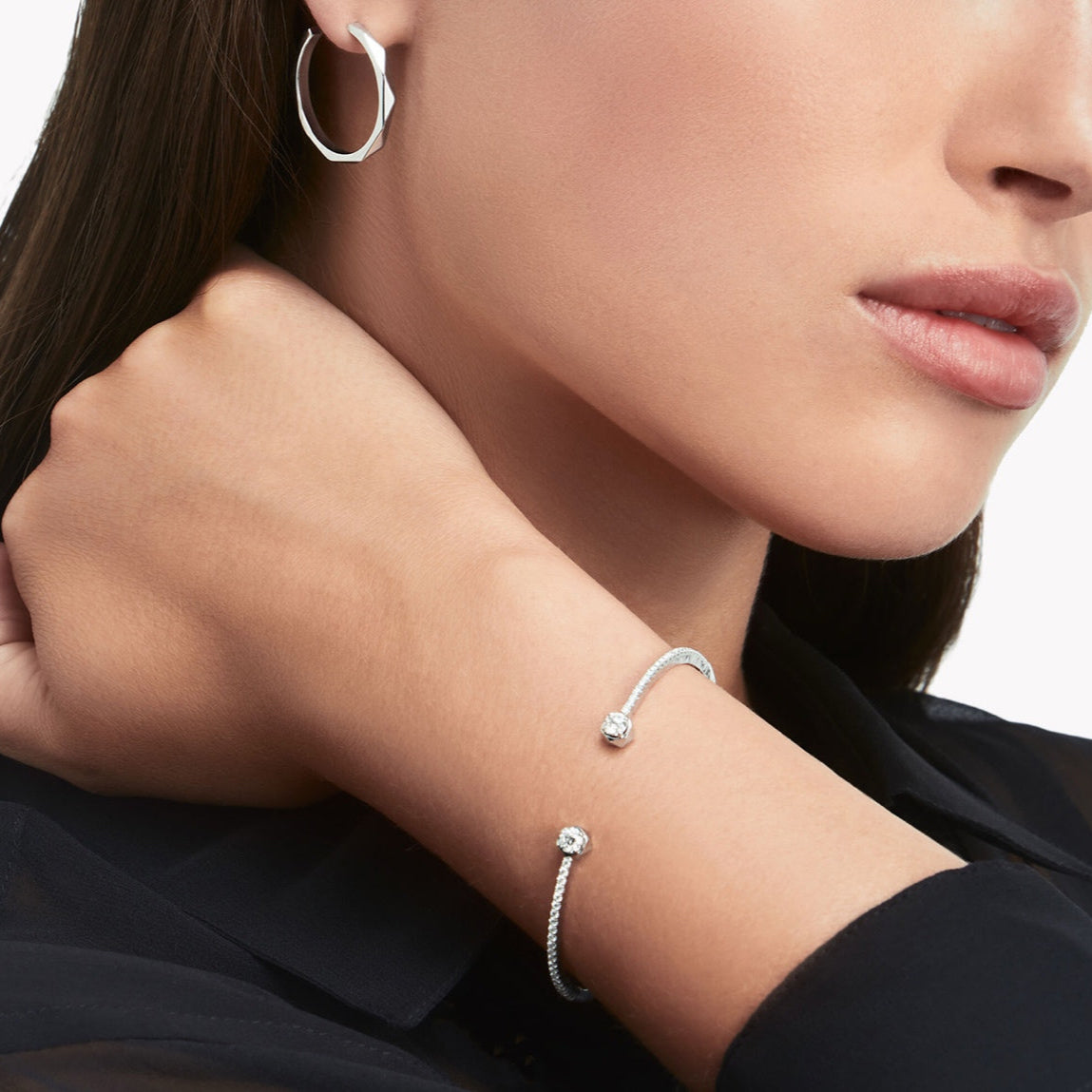 Thin round diamond bracelet