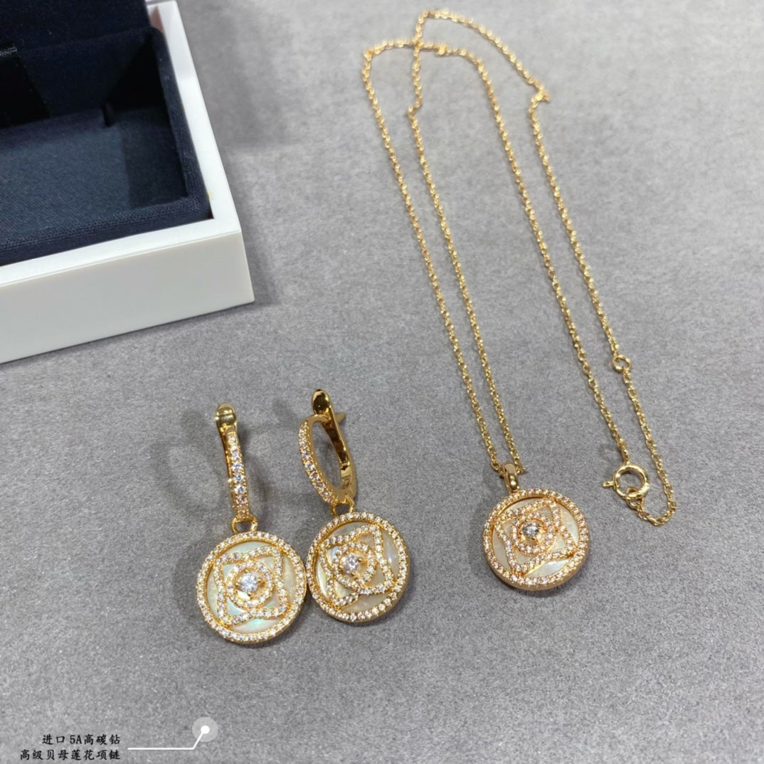 High-end mother-of-pearl lotus necklace