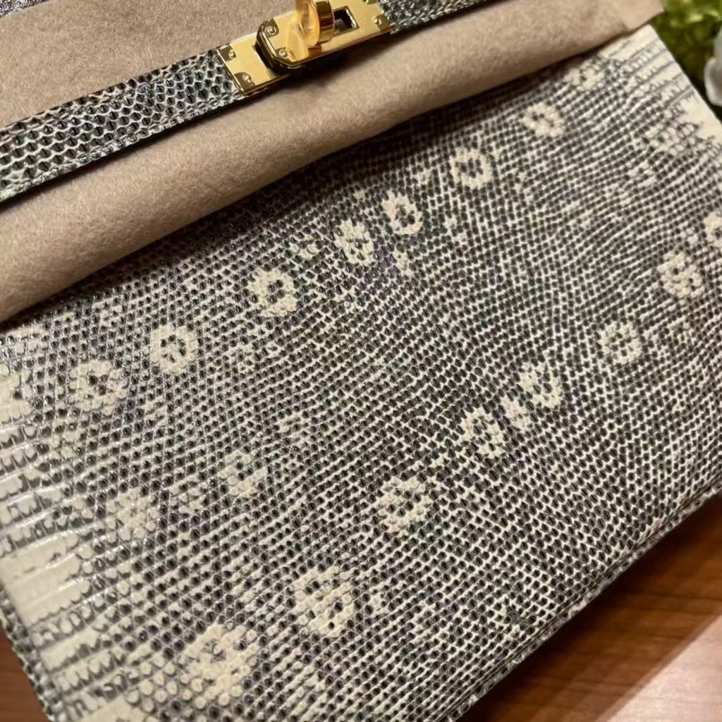 Invincible exquisite lizard leather bag