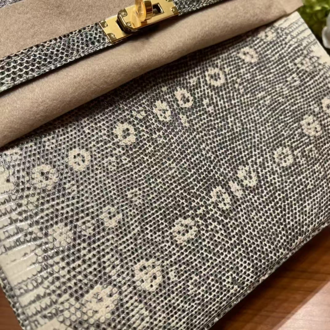Invincible exquisite lizard leather bag
