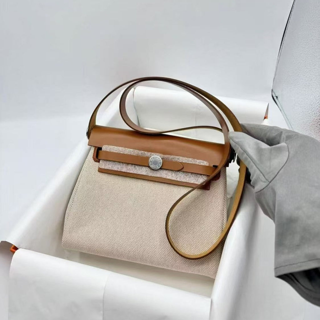 Simple and fashionable bag