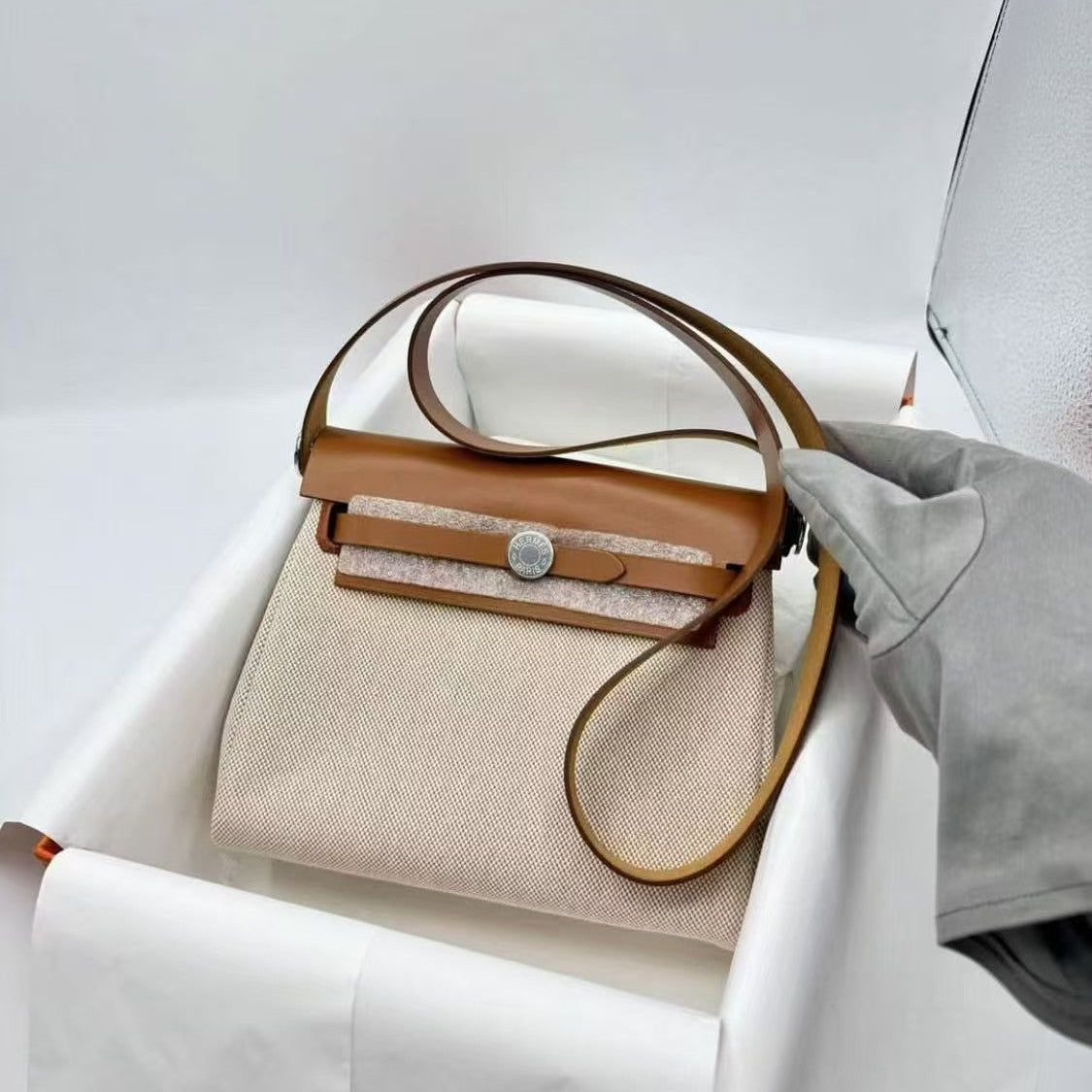 Simple and fashionable bag