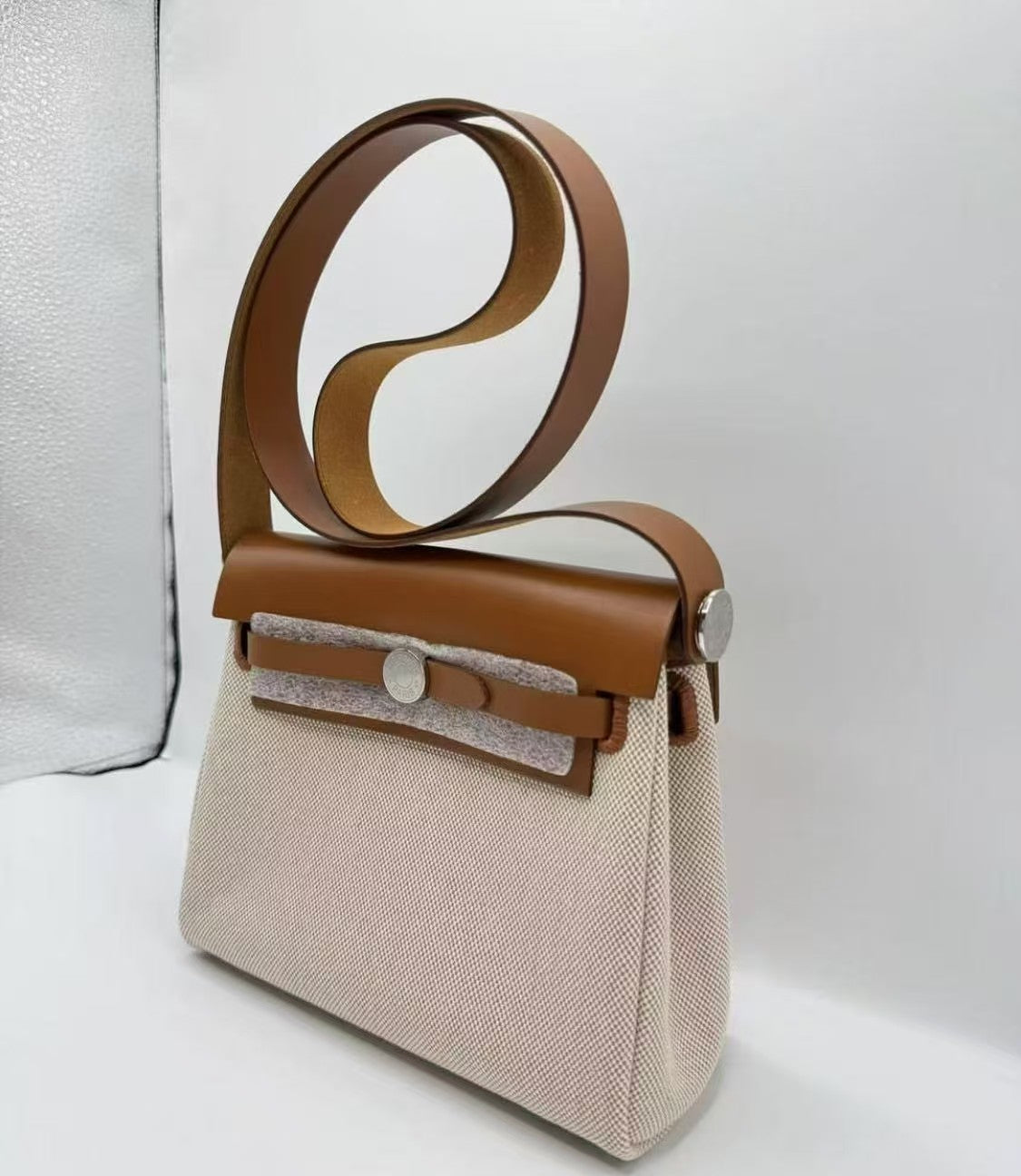 Simple and fashionable bag