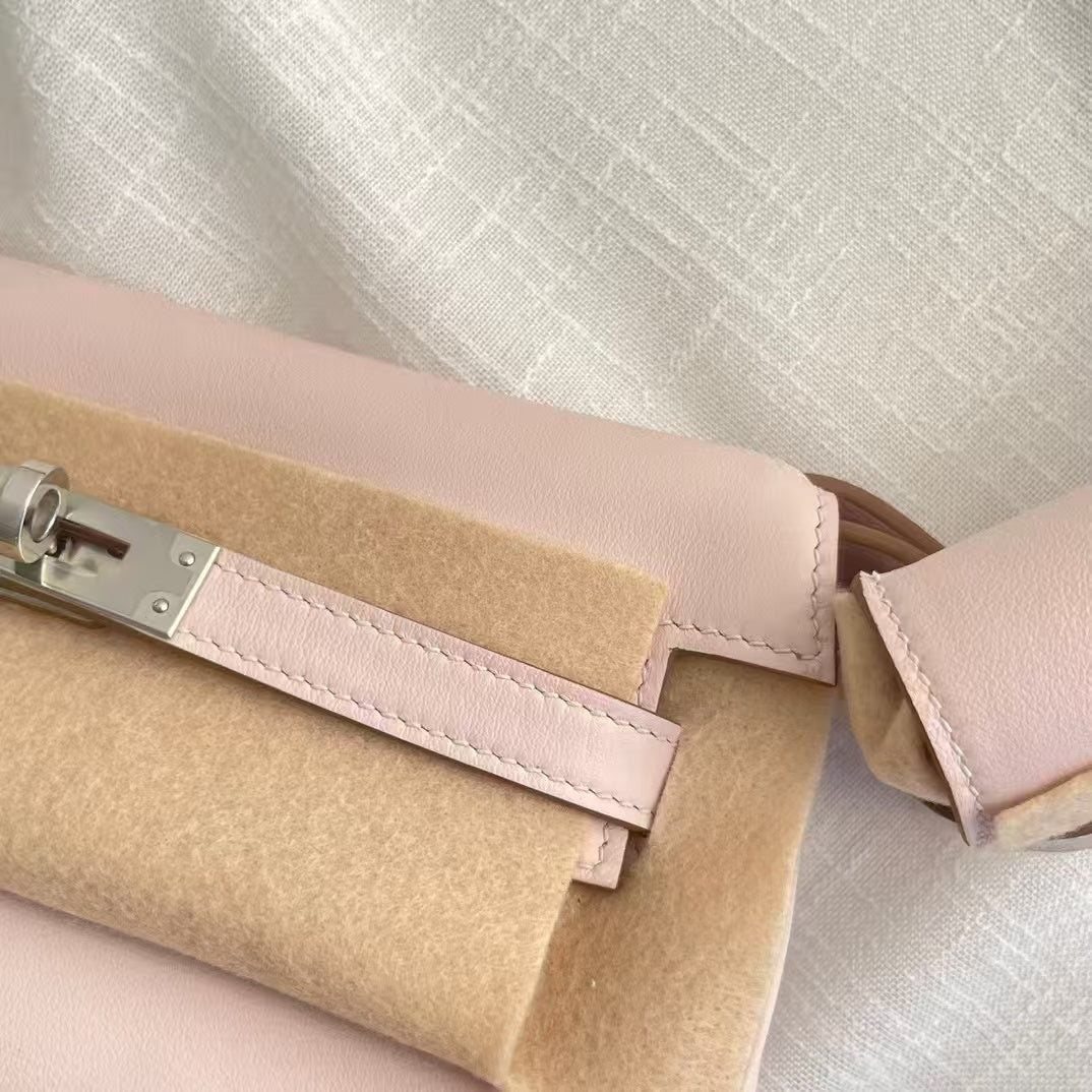 kelly moove banana bag