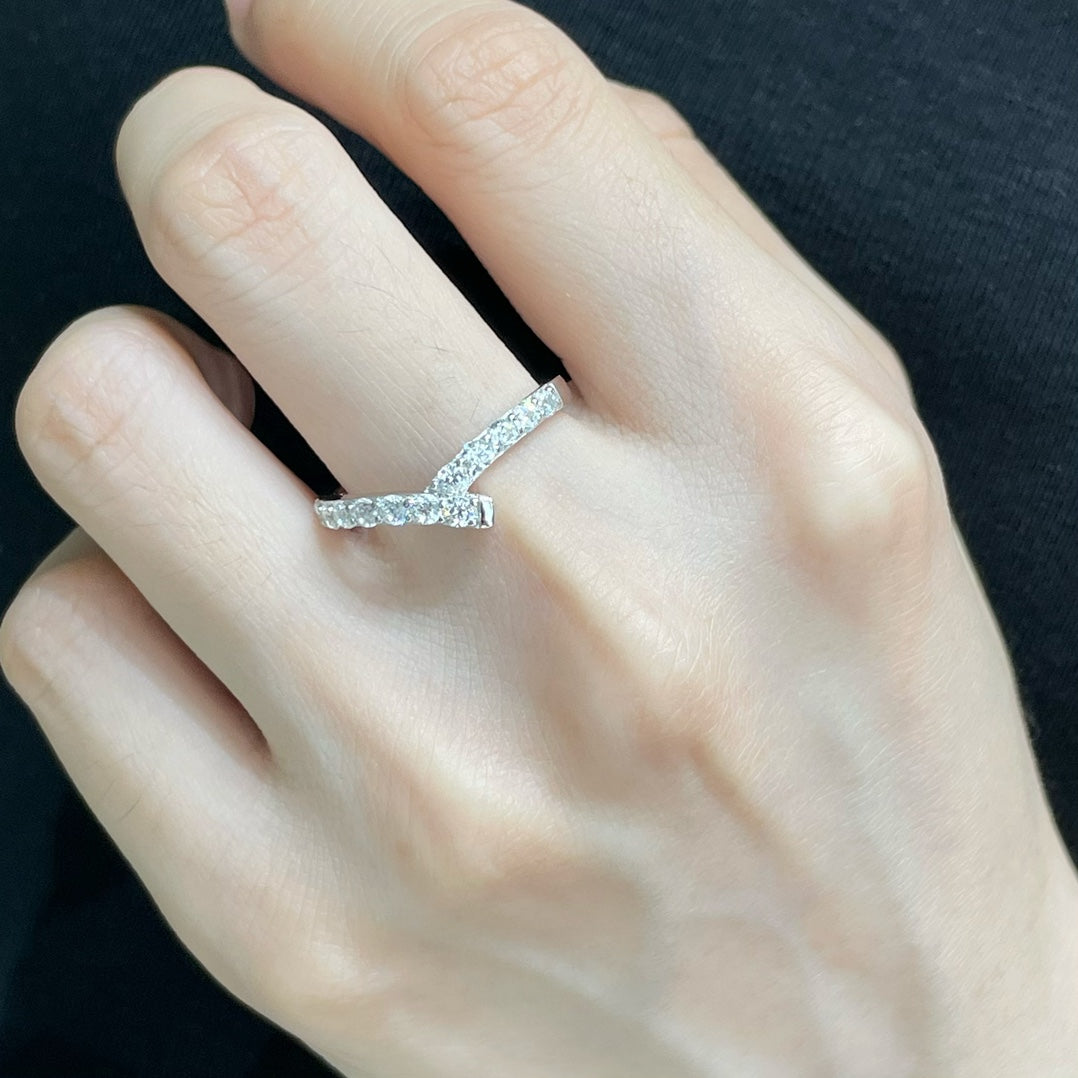 High-end jewelry V-shaped ring
