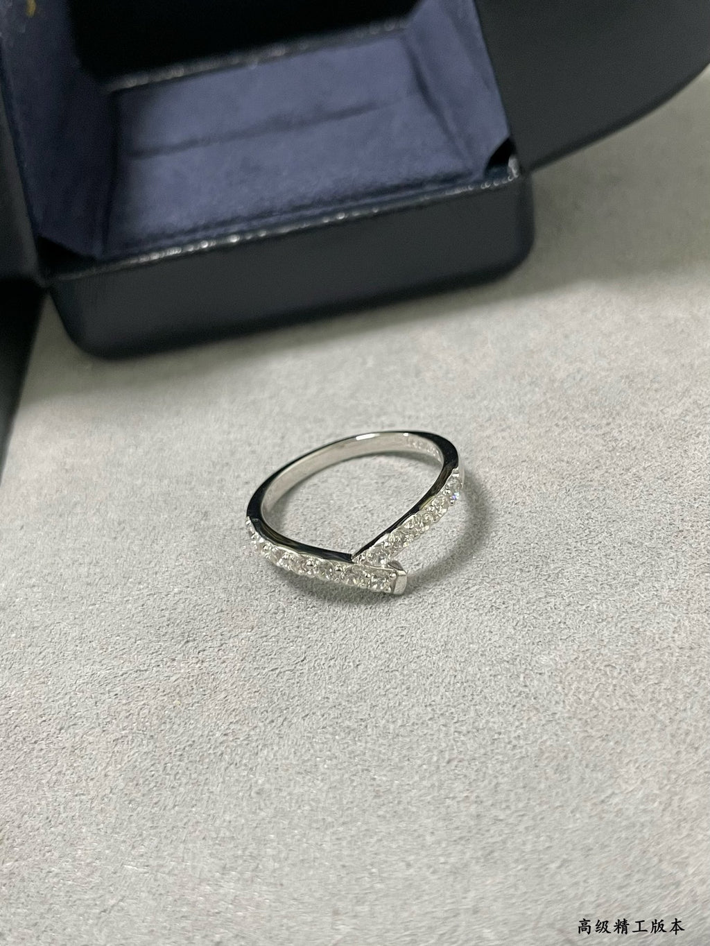 High-end jewelry V-shaped ring