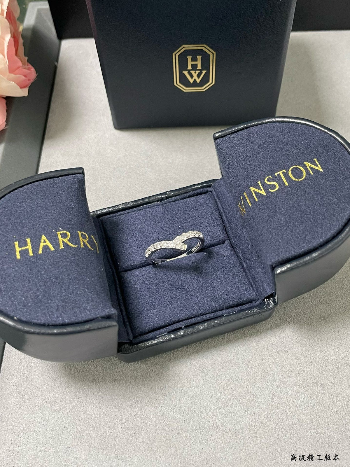 High-end jewelry V-shaped ring