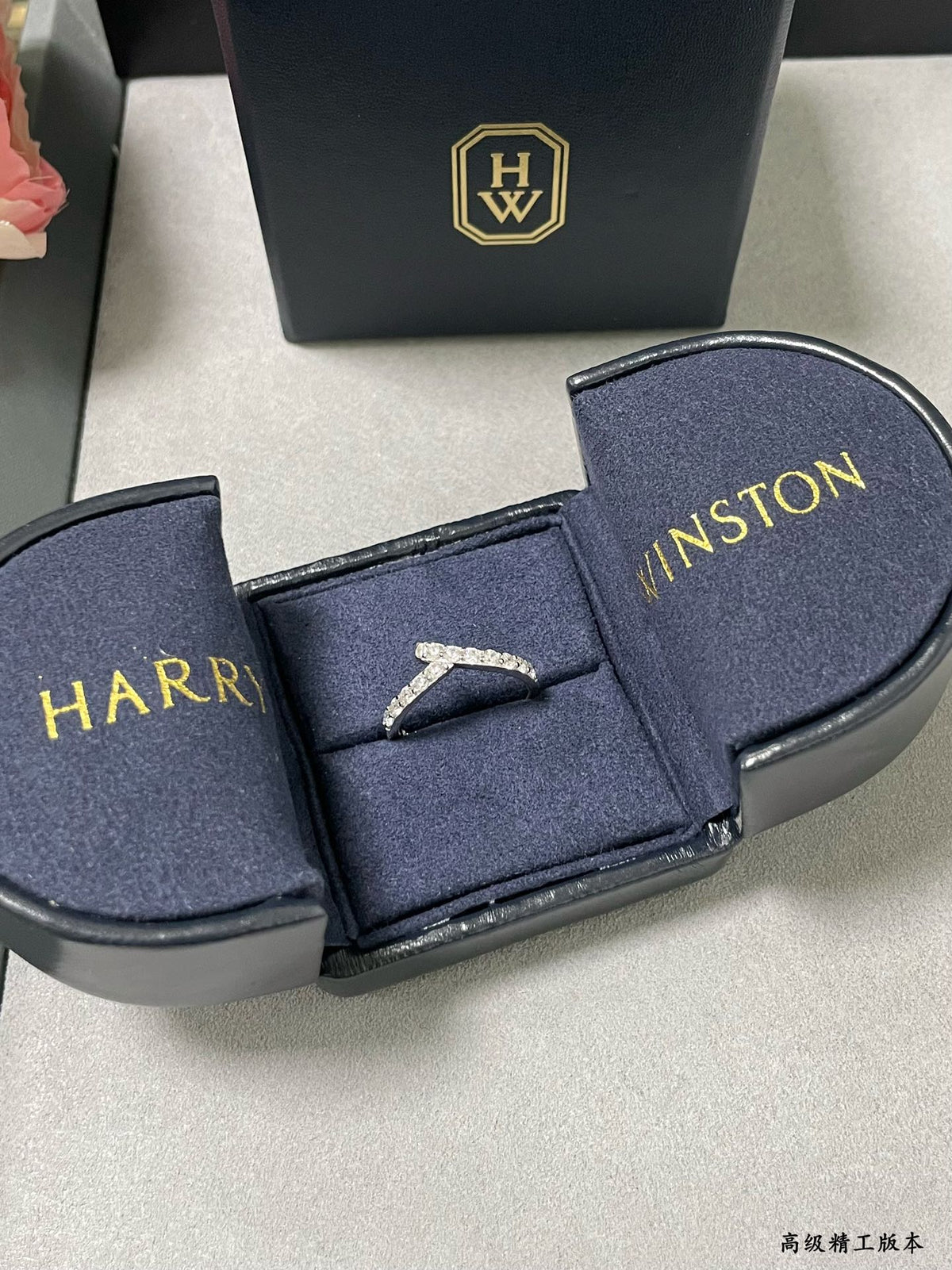 High-end jewelry V-shaped ring
