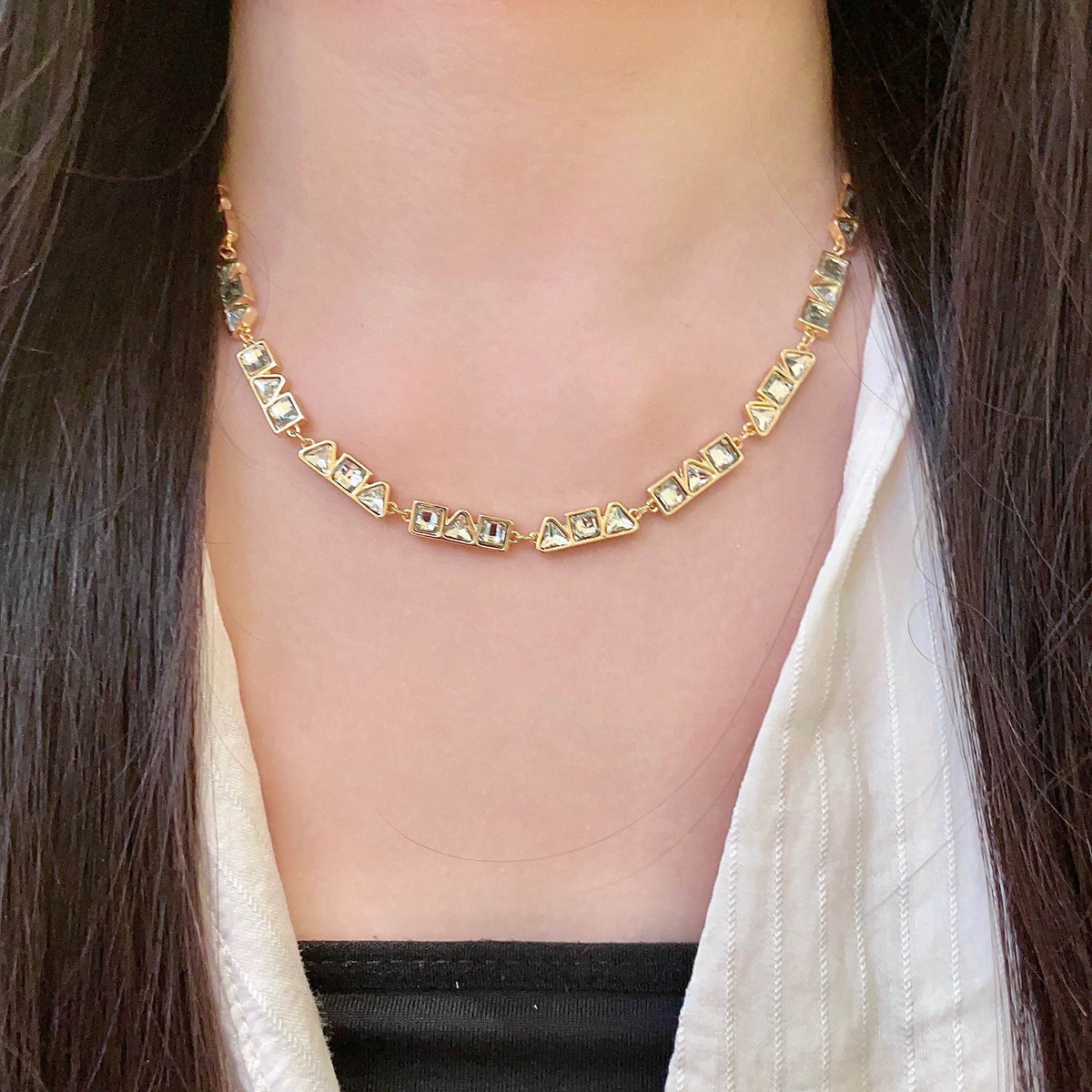 Necklace: A benchmark in minimalist fashion