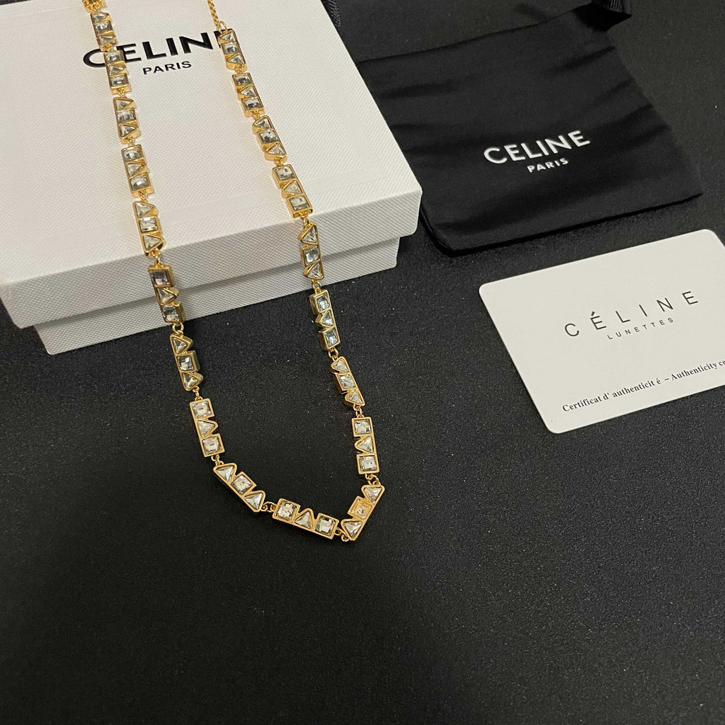 Necklace: A benchmark in minimalist fashion