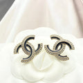 Earrings: exquisite and sophisticated for everyday wear