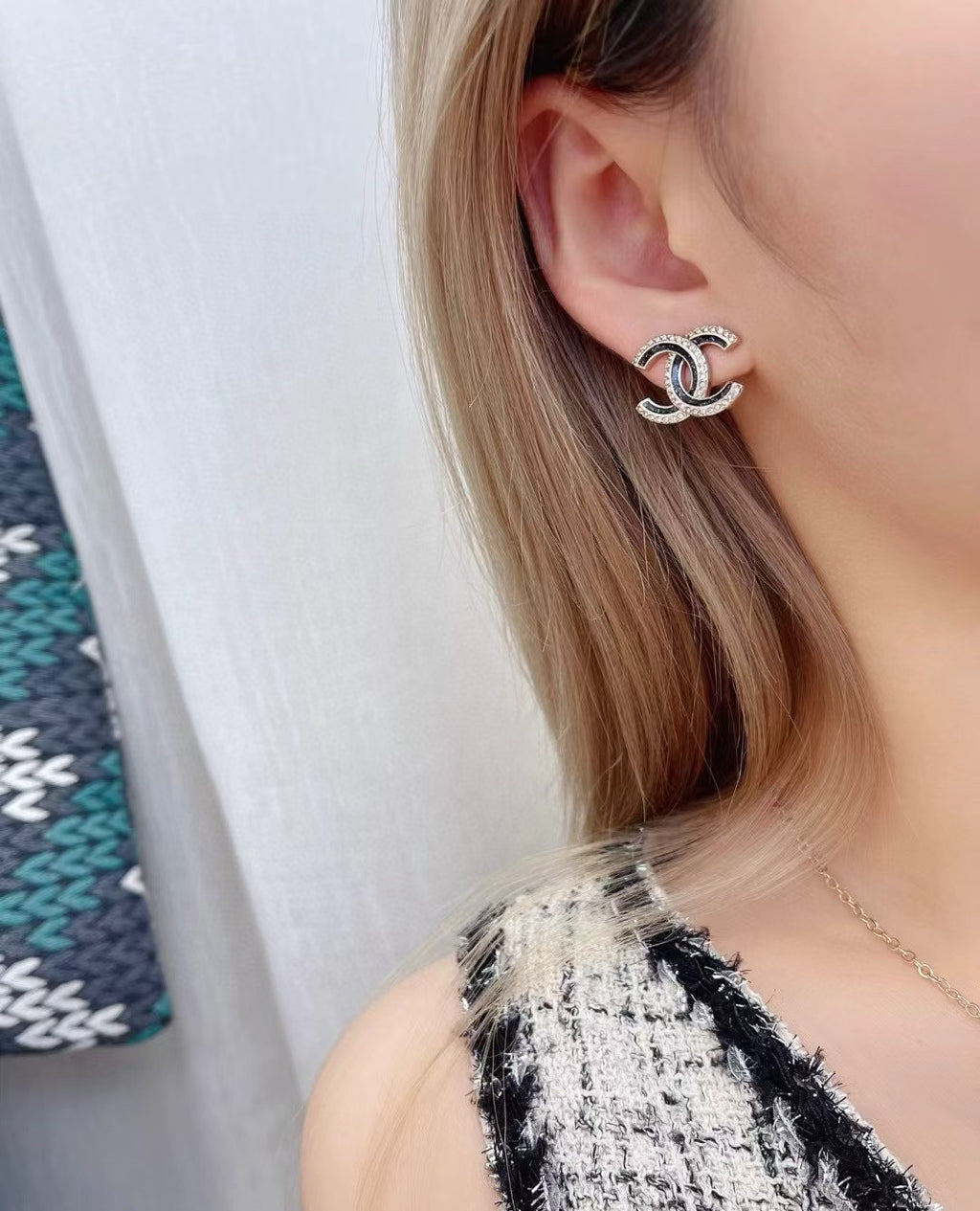 Earrings: exquisite and sophisticated for everyday wear