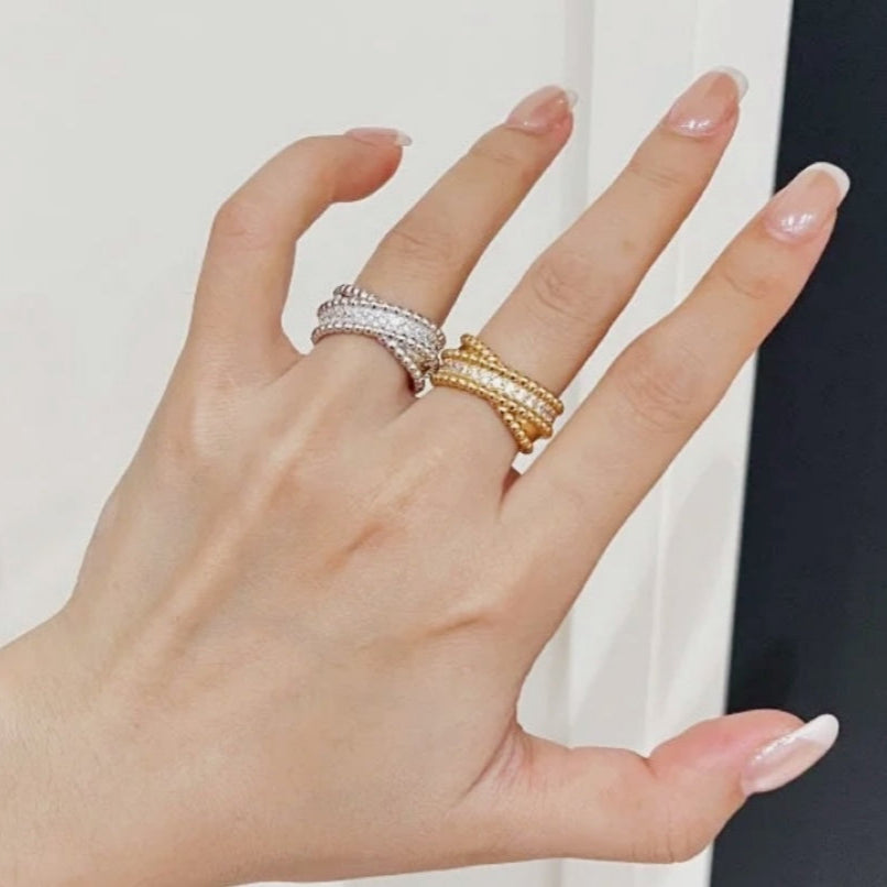 Ring: Gorgeous design with full diamonds