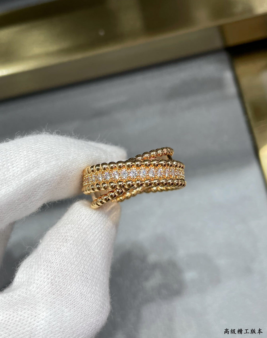 Ring: Gorgeous design with full diamonds