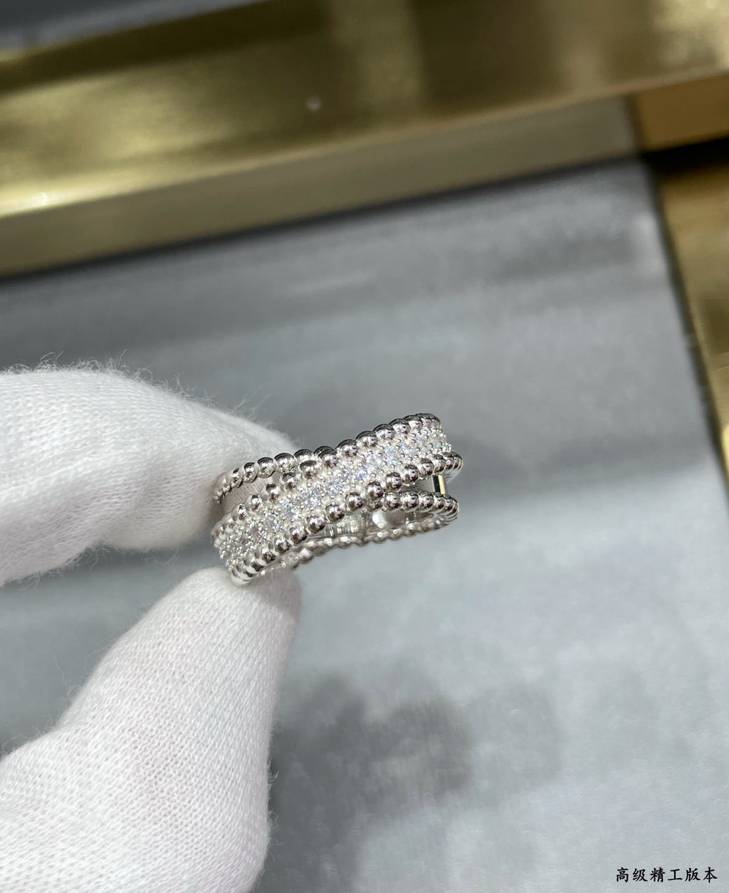 Ring: Gorgeous design with full diamonds