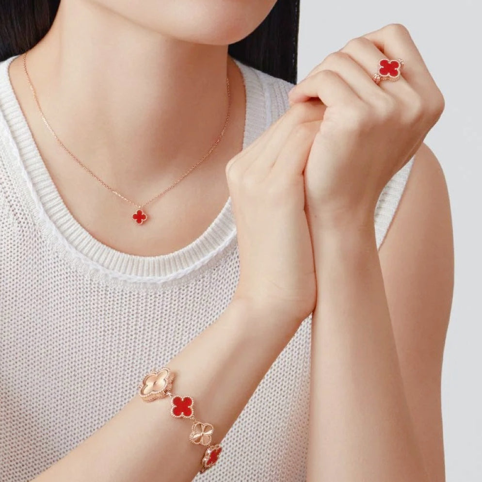 Reversible four-leaf clover ring