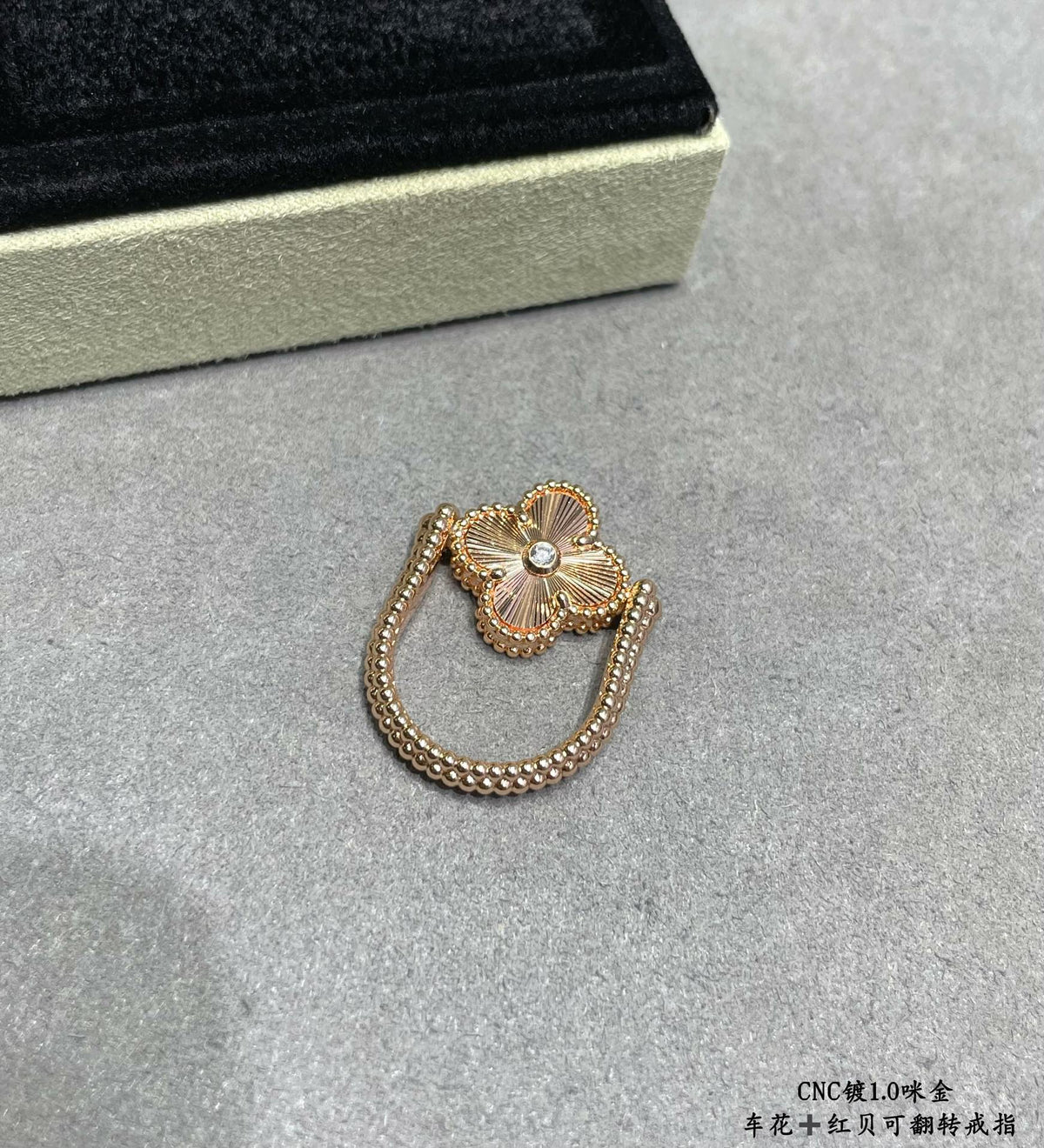 Reversible four-leaf clover ring