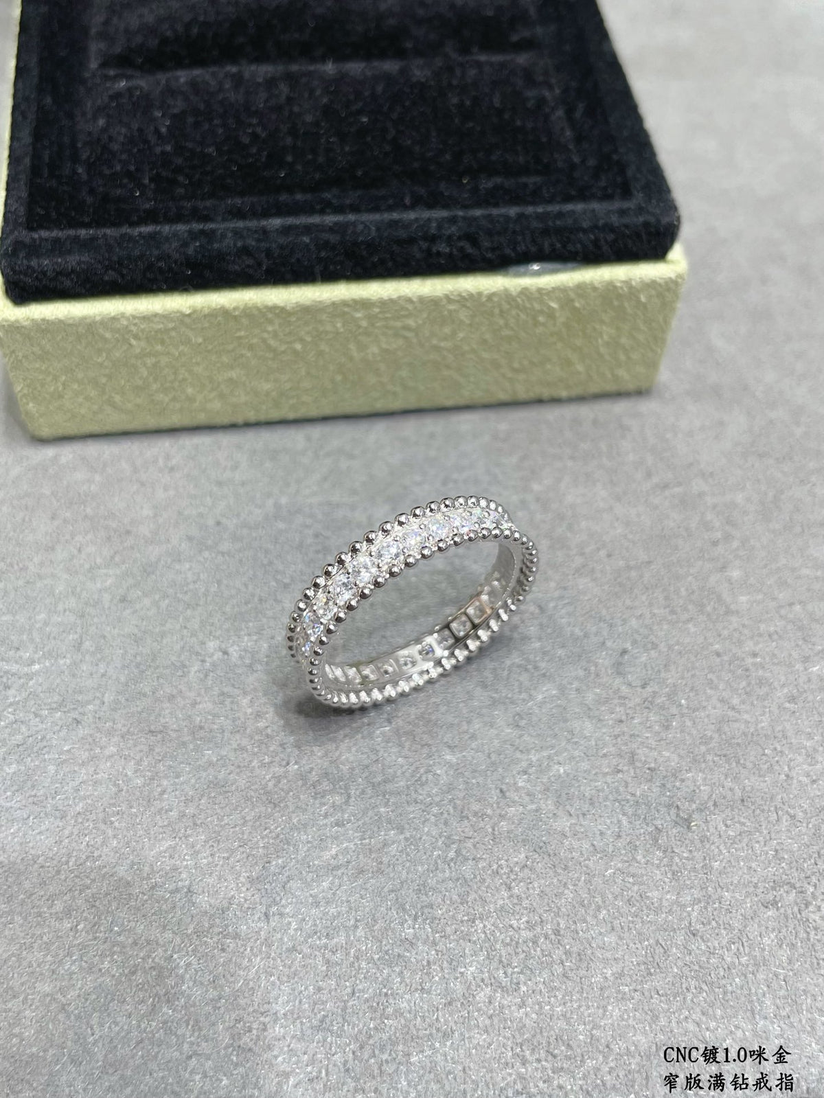 Narrow single row full diamond ring💍
