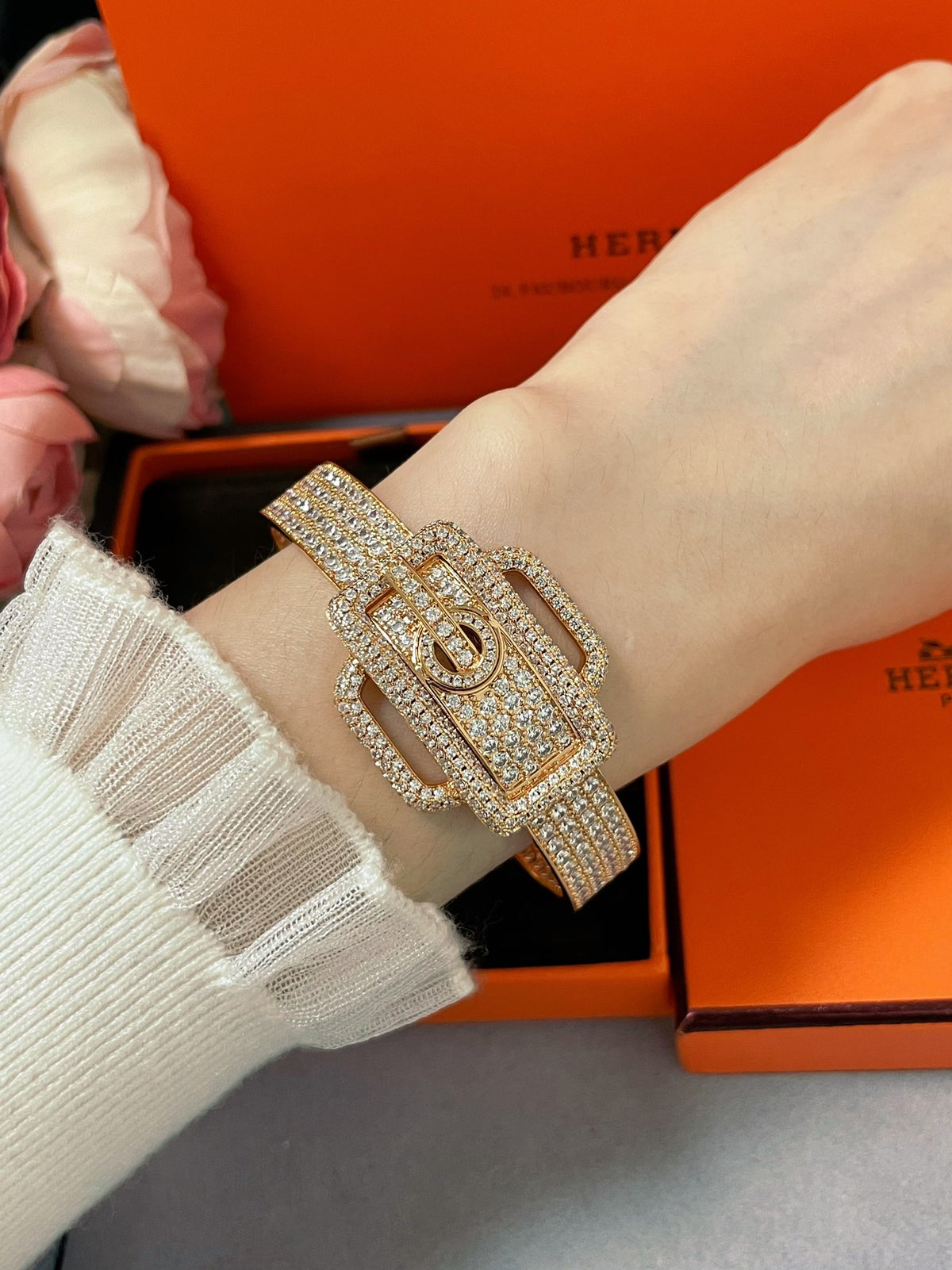 Gold buckle bracelet