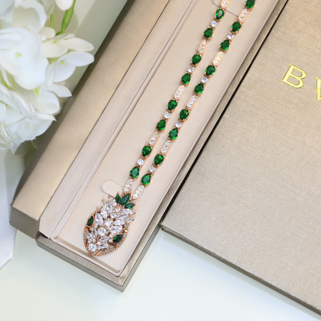 Green eye necklace