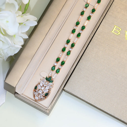 Green eye necklace
