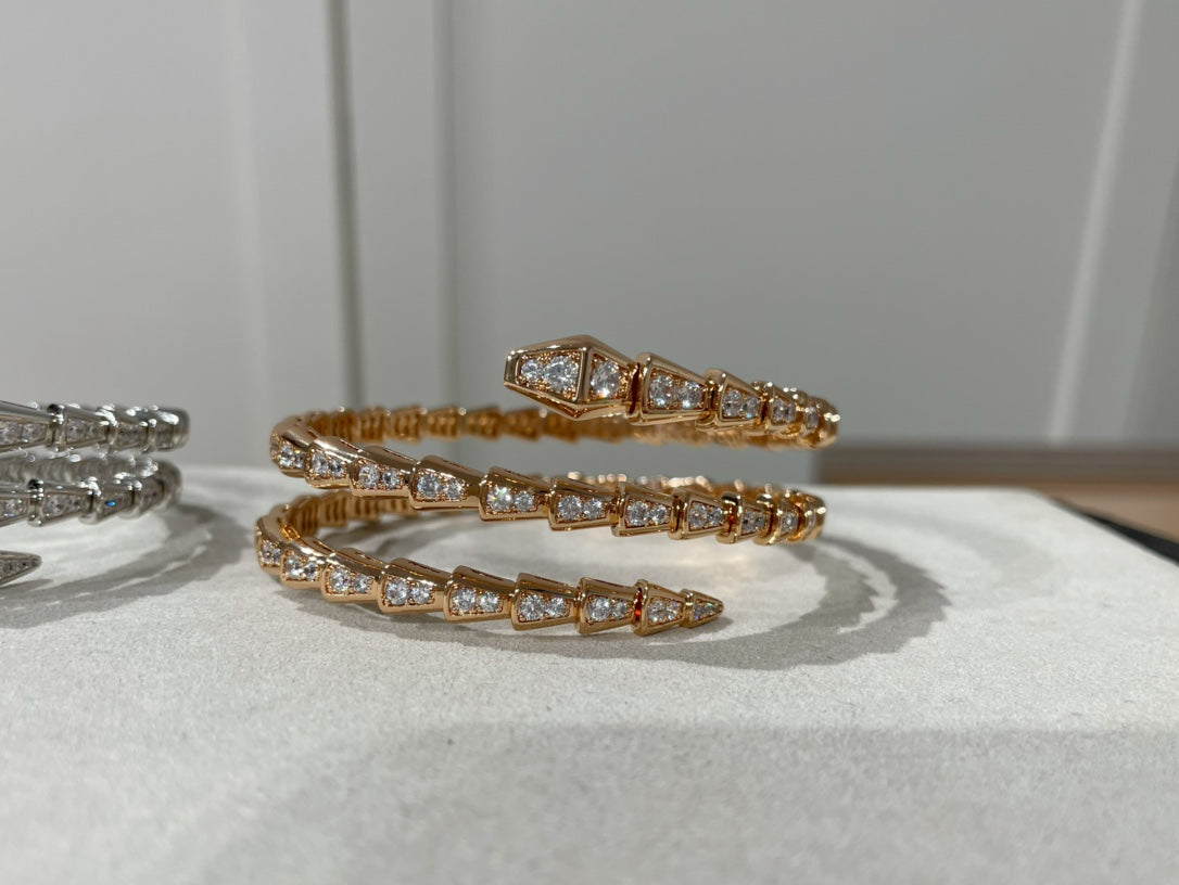 three-loop bracelet