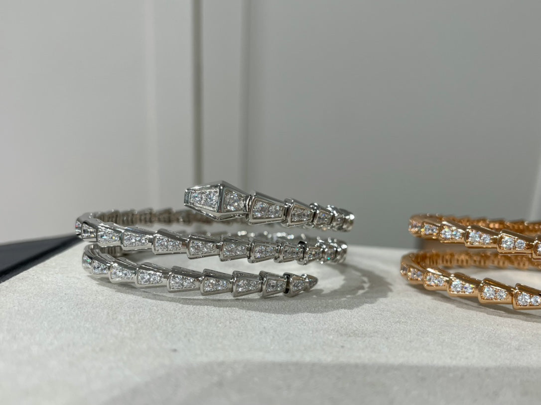 three-loop bracelet