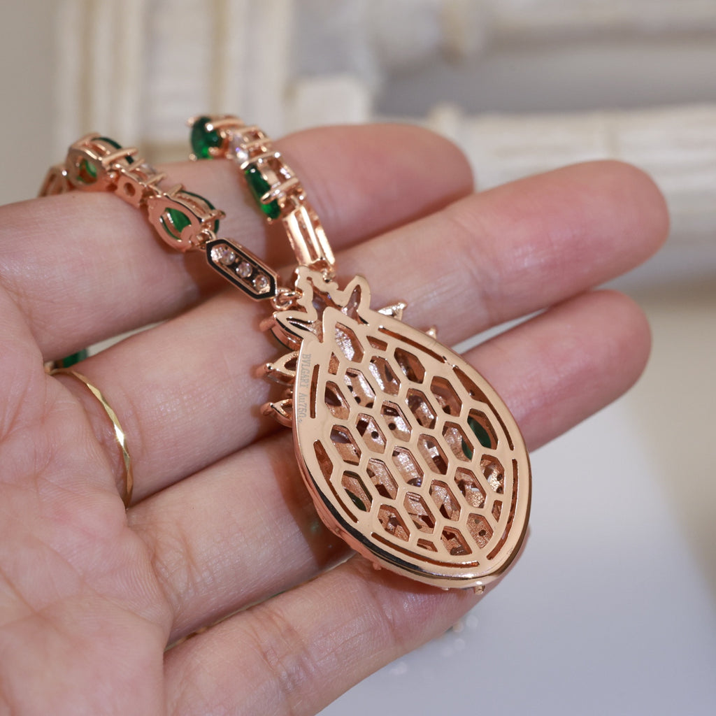 Green eye necklace