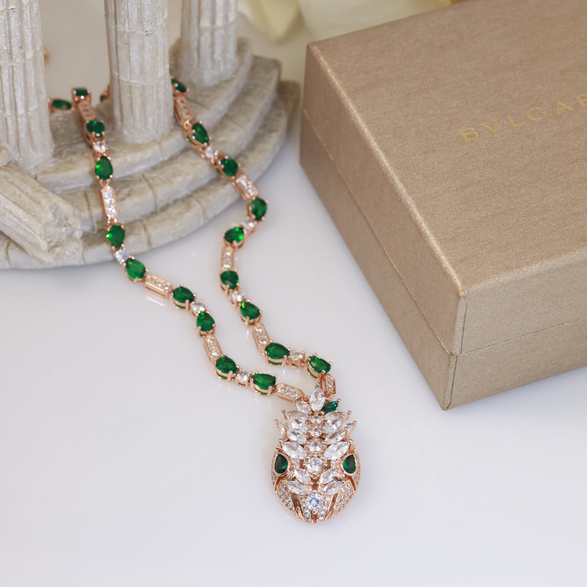 Green eye necklace