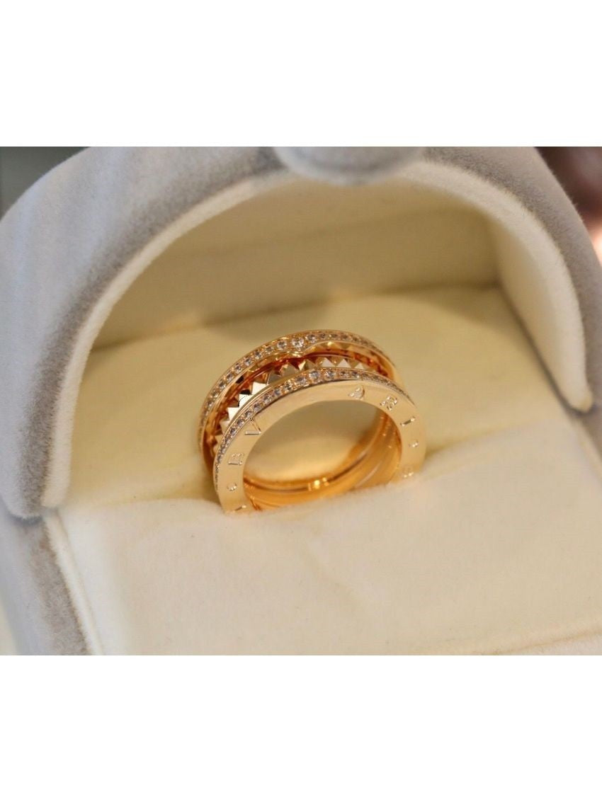 Gold diamond ring